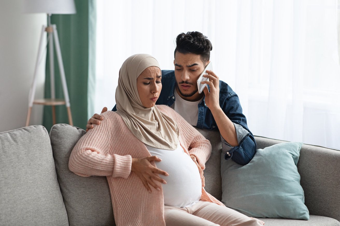 Worry Muslim Husband Calling Emergency While His Pregnant Wife Having Contractions